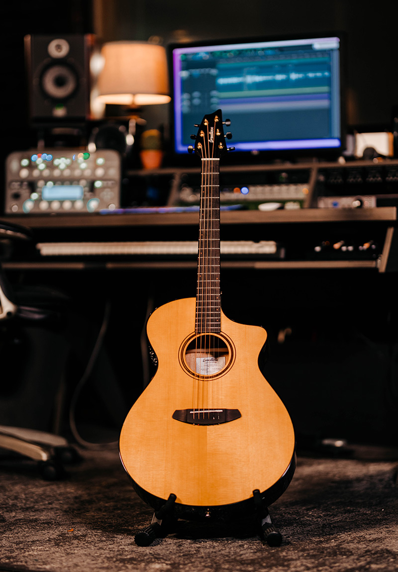 The Concert Thinline Acoustic Guitar Body Shape: Breedlove's Other Concert