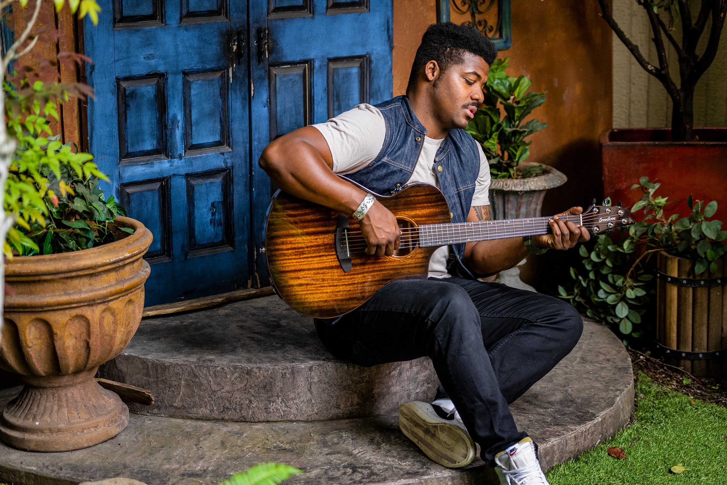 What A Good Acoustic Guitar Costs 5 Price Ranges Categories